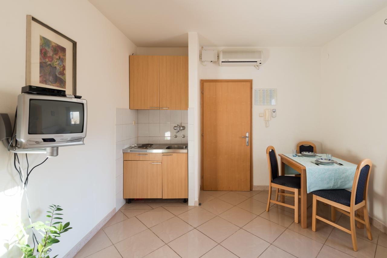 Sun House Apartments Bol Bilik gambar